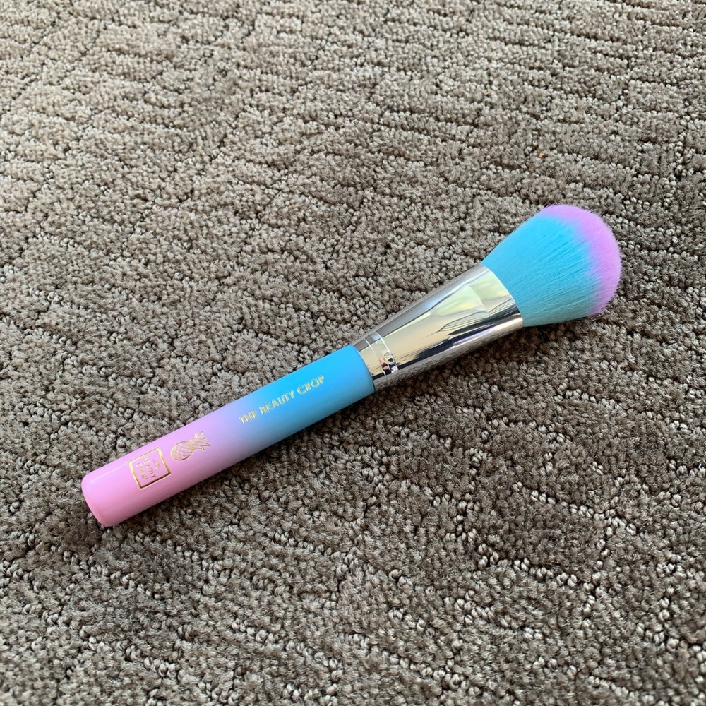 The Beauty Crop - Fineapple Powder Brush F203